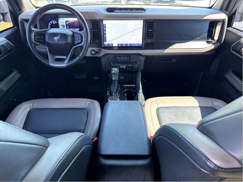 Used 2023 Ford Bronco Wildtrak image 13