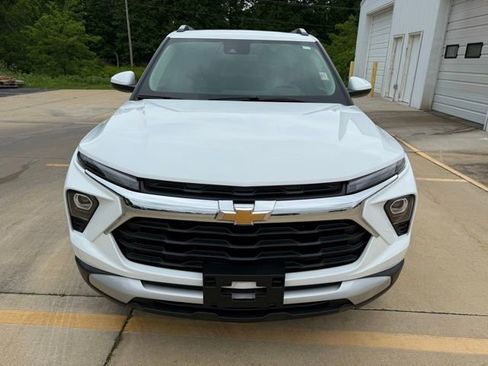 Used 2025 Chevrolet TrailBlazer LT w/ LT Cold Weather Package FWD image 2