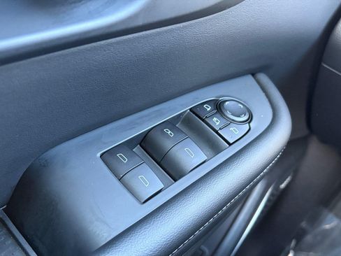 Used 2025 Buick Enclave Preferred FWD image 17