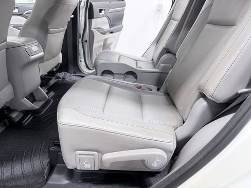 Used 2016 Toyota Highlander Limited FWD image 32