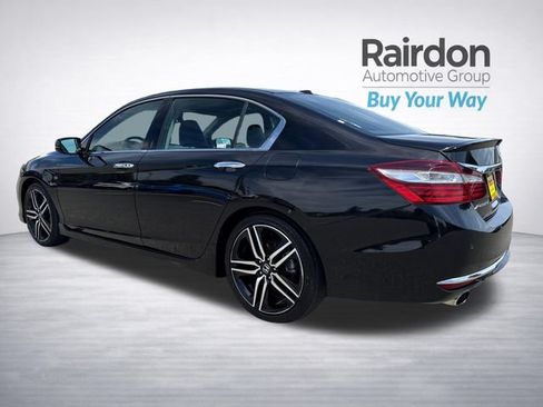 Used 2017 Honda Accord Touring image 5