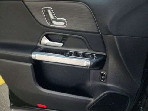 Used 2023 Mercedes-Benz EQB 300 4MATIC w/ Driver Assistance Package image 18