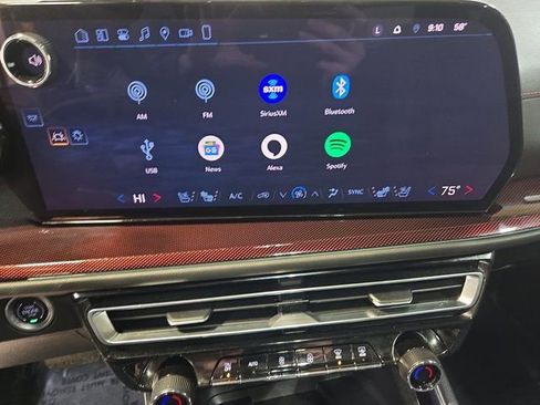 Used 2024 Chevrolet Traverse RS image 24