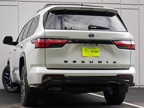 Used 2023 Toyota Sequoia Platinum AWD/4WD image 6