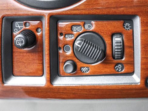 Used 2003 HUMMER H2 Luxury w/ Preferred Equipment Group image 9