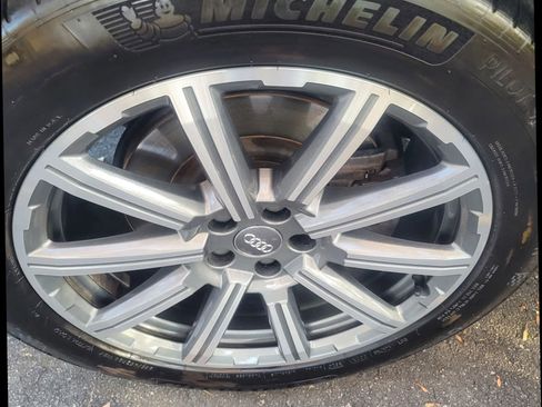 Used 2018 Audi Q7 3.0T Prestige w/ Prestige Package image 10