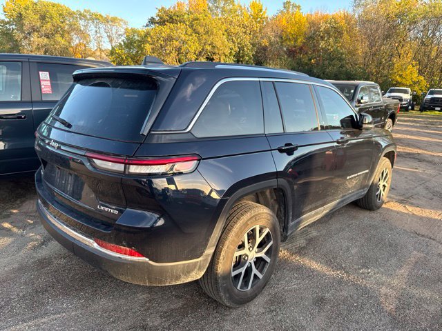 Used 2024 Jeep Grand Cherokee Limited AWD/4WD image 7
