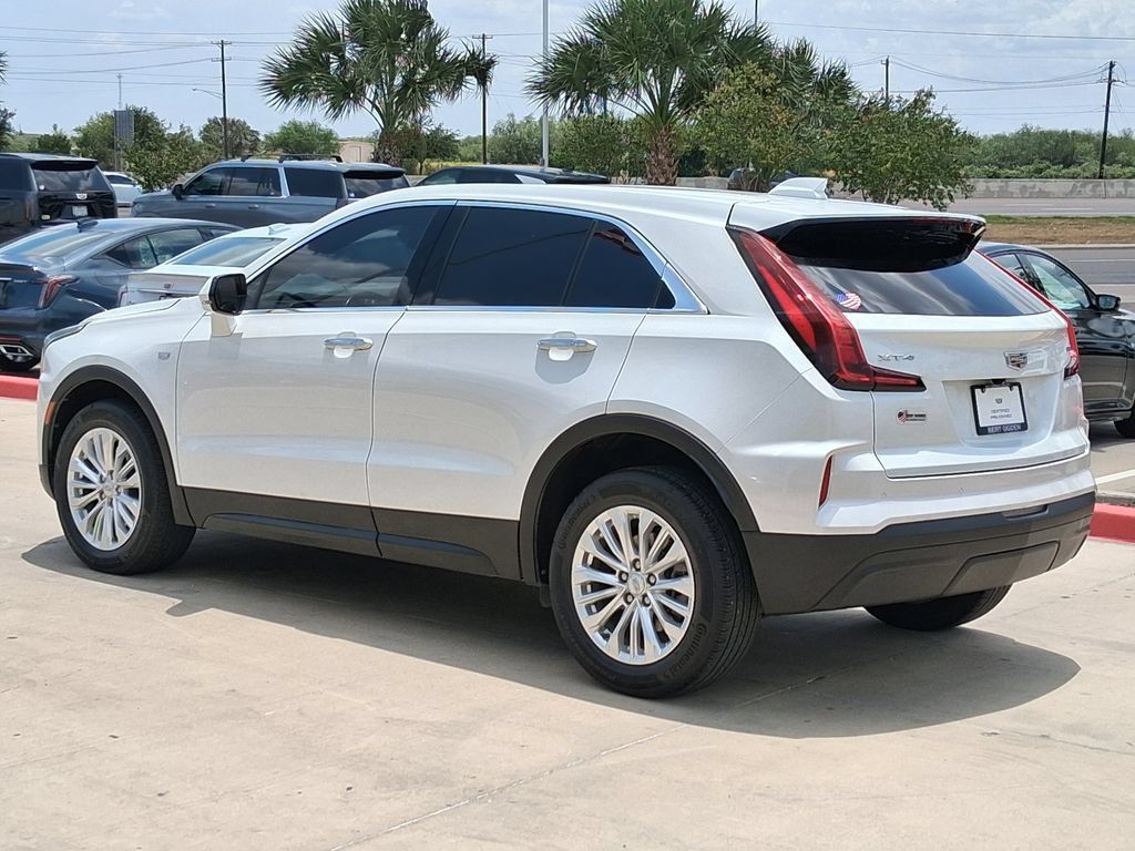 Used 2024 Cadillac XT4 Luxury w/ LPO, Floor Liner Package FWD image 4