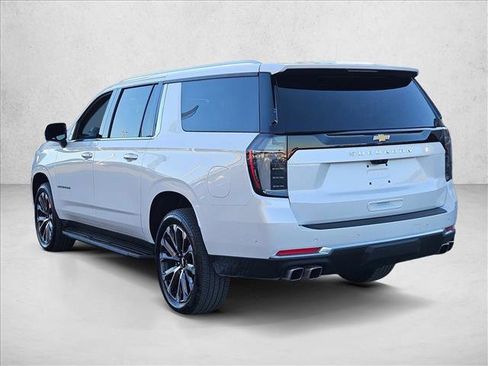 Certified 2025 Chevrolet Suburban High Country image 7