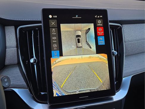 New 2026 Volvo XC90 B6 Plus w/ Protection Package Premier image 28