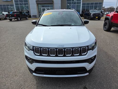 Used 2024 Jeep Compass Limited image 4