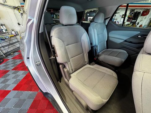 Used 2021 Chevrolet Traverse LT image 10