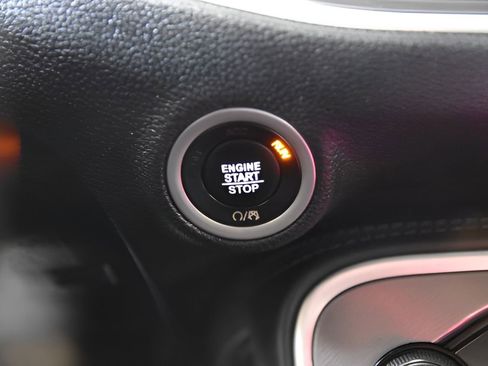 Used 2021 Dodge Challenger SXT image 27