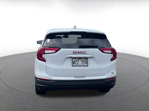 Used 2024 GMC Terrain SLE image 12