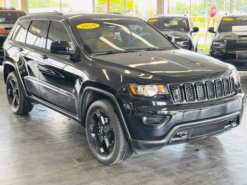 Used 2019 Jeep Grand Cherokee Laredo AWD/4WD image 1