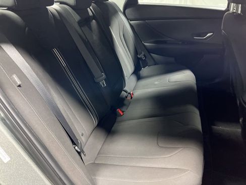 Used 2025 Hyundai Elantra SEL image 11