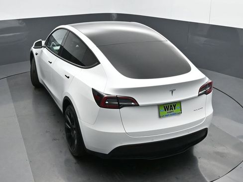 Used 2022 Tesla Model Y Long Range image 41