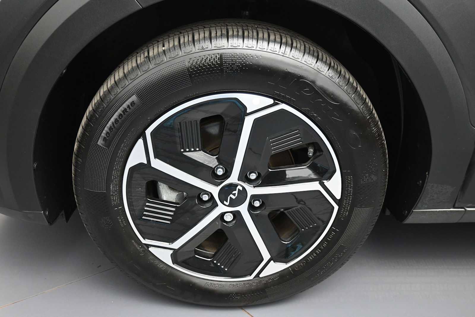 Certified 2025 Kia Niro EX w/ EX Cold Weather Package FWD image 14