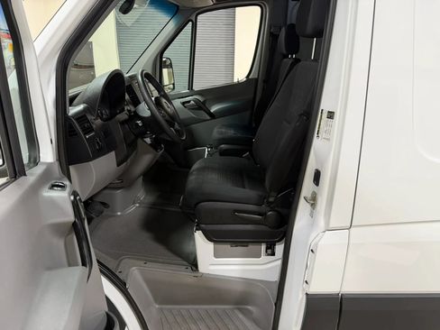 Used 2018 Mercedes-Benz Sprinter 2500 image 35