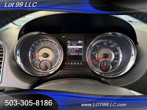 Used 2013 Chrysler Town & Country Touring FWD image 17