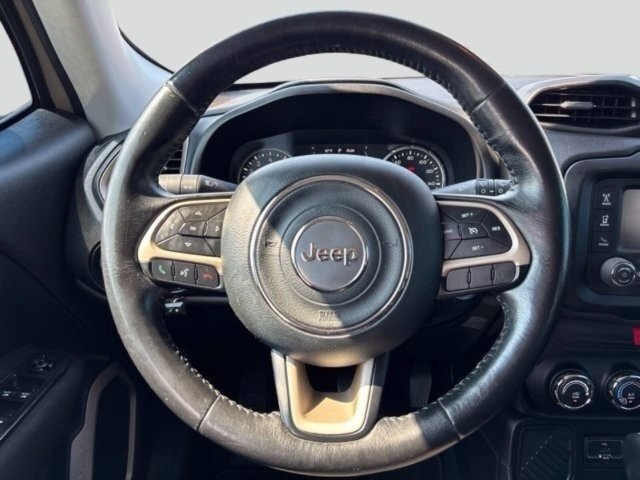 Used 2016 Jeep Renegade Latitude FWD image 18