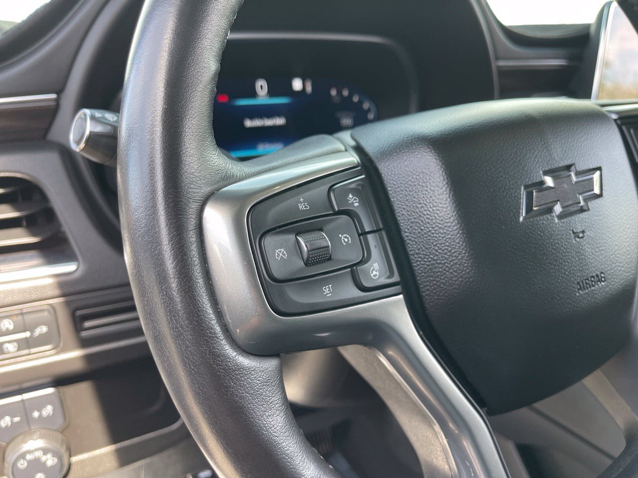Used 2022 Chevrolet Tahoe Z71 w/ Luxury Package AWD/4WD image 25