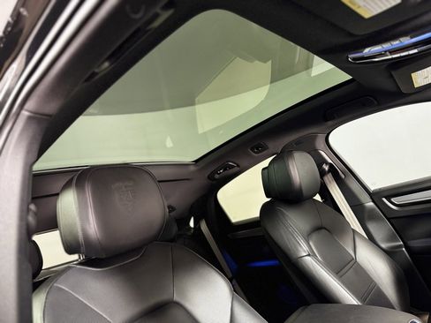 Used 2023 Porsche Cayenne Platinum Edition w/ Towing Package w/o Tow Ball image 13