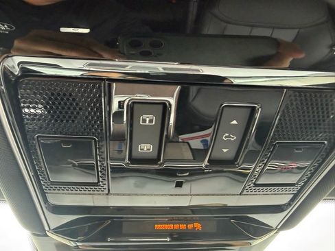 Used 2025 Land Rover Range Rover SE AWD/4WD image 38