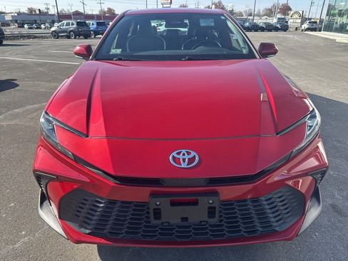 Used 2025 Toyota Camry SE image 2