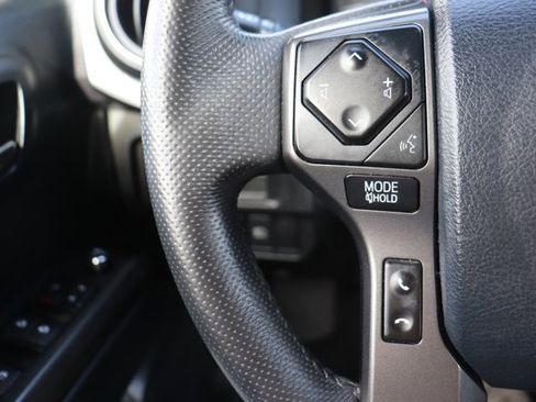 Used 2018 Toyota Tacoma TRD Sport image 18