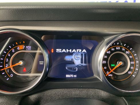 Used 2019 Jeep Wrangler Unlimited Sahara AWD/4WD image 23