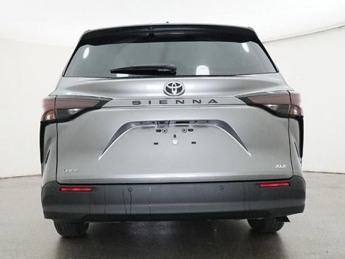 New 2026 Toyota Sienna XLE image 23