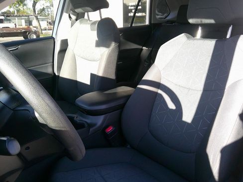 Used 2022 Toyota RAV4 XLE image 12