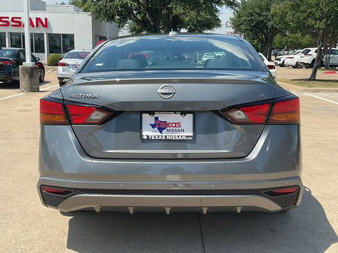 Used 2025 Nissan Altima 2.5 SV FWD image 5