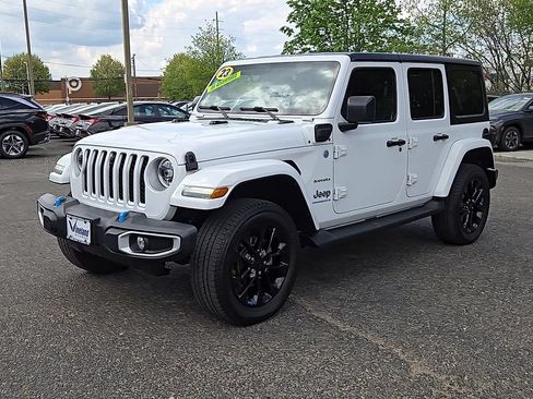 Used 2023 Jeep Wrangler Unlimited Sahara w/ Dual Top Group AWD/4WD image 4