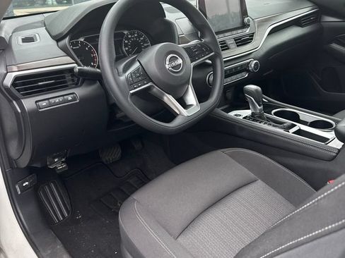 Used 2023 Nissan Altima 2.5 SV FWD image 10