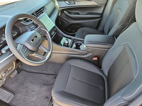 New 2026 Jeep Grand Cherokee Laredo image 14