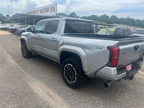 Used 2024 Toyota Tacoma TRD Sport AWD/4WD image 9