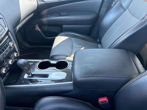 Used 2020 Nissan Pathfinder SL FWD image 19