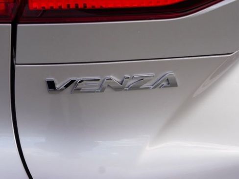 Certified 2024 Toyota Venza LE image 9