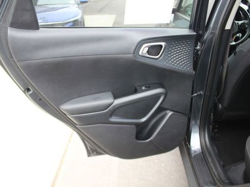 Used 2020 Kia Soul S FWD image 20
