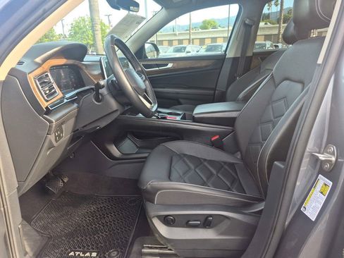 Used 2024 Volkswagen Atlas SE AWD/4WD image 15