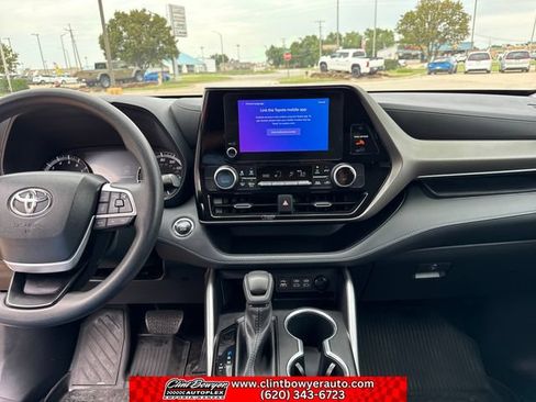 Used 2023 Toyota Highlander L FWD image 18