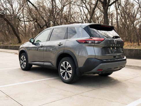 Used 2021 Nissan Rogue SV image 7