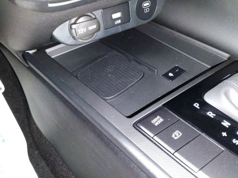 Used 2025 Hyundai Elantra Sport image 27