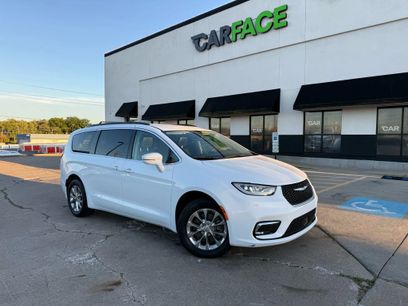 Used 2022 Chrysler Pacifica Touring-L