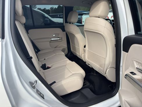 Used 2021 Mercedes-Benz GLB 250 w/ Premium Package image 4