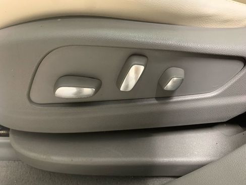 Used 2017 Cadillac XT5 Luxury image 21