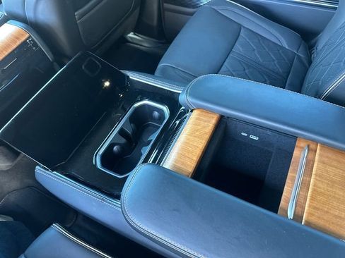 Used 2024 Jeep Grand Wagoneer Series III AWD/4WD image 23