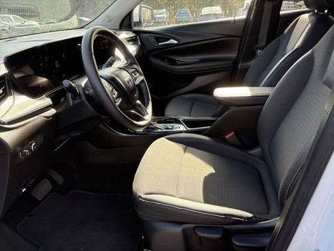 Used 2025 Buick Encore GX Preferred image 24